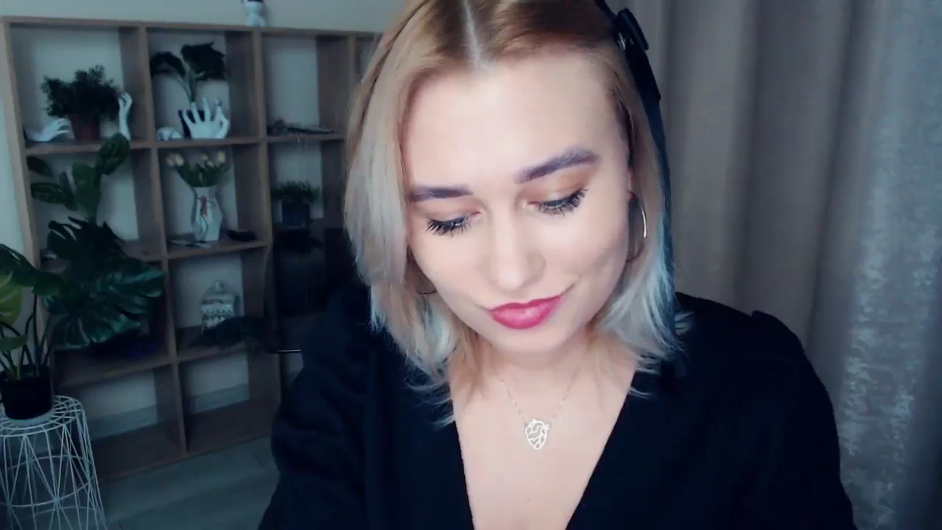 Gallery image thumbnail from Kukla_kolduna's myfreecams stream on, 12/26/2024, 17:44 image 19 of 20