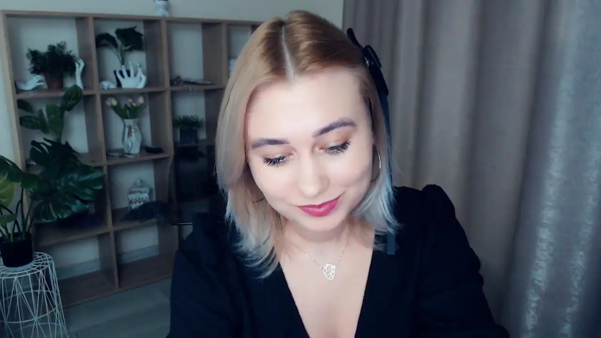Gallery image thumbnail from Kukla_kolduna's myfreecams stream on, 12/26/2024, 17:44 image 12 of 20