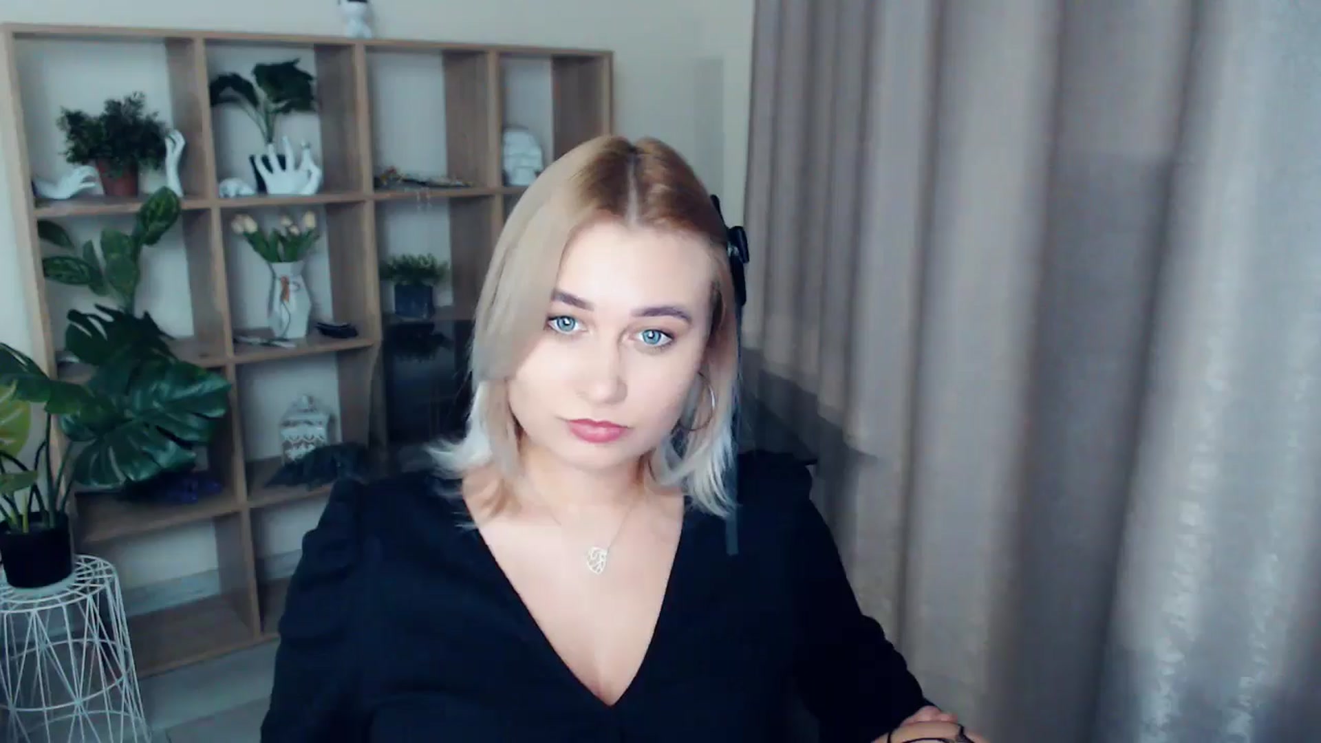 Gallery image thumbnail from Kukla_kolduna's myfreecams stream on, 12/26/2024, 17:44 image 16 of 20
