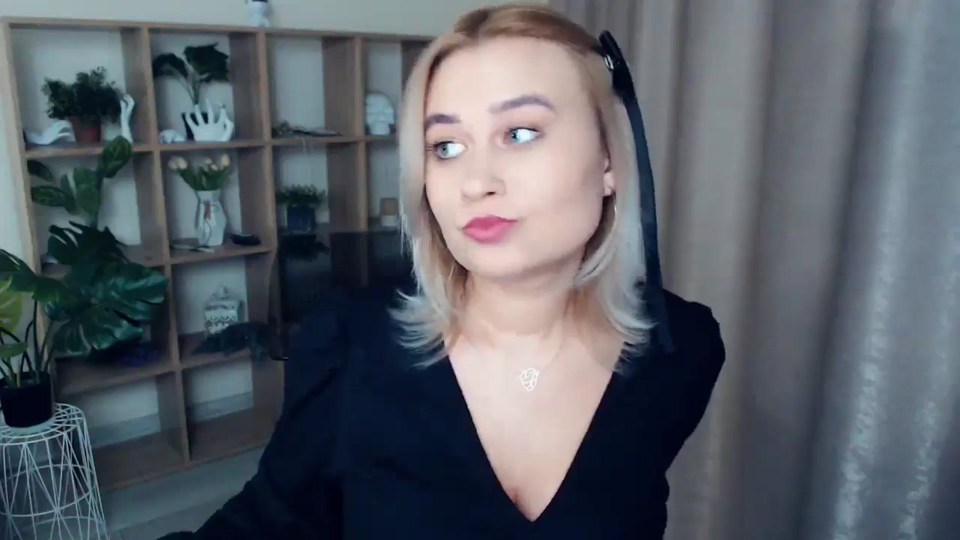 Gallery image thumbnail from Kukla_kolduna's myfreecams stream on, 12/26/2024, 17:44 image 11 of 20