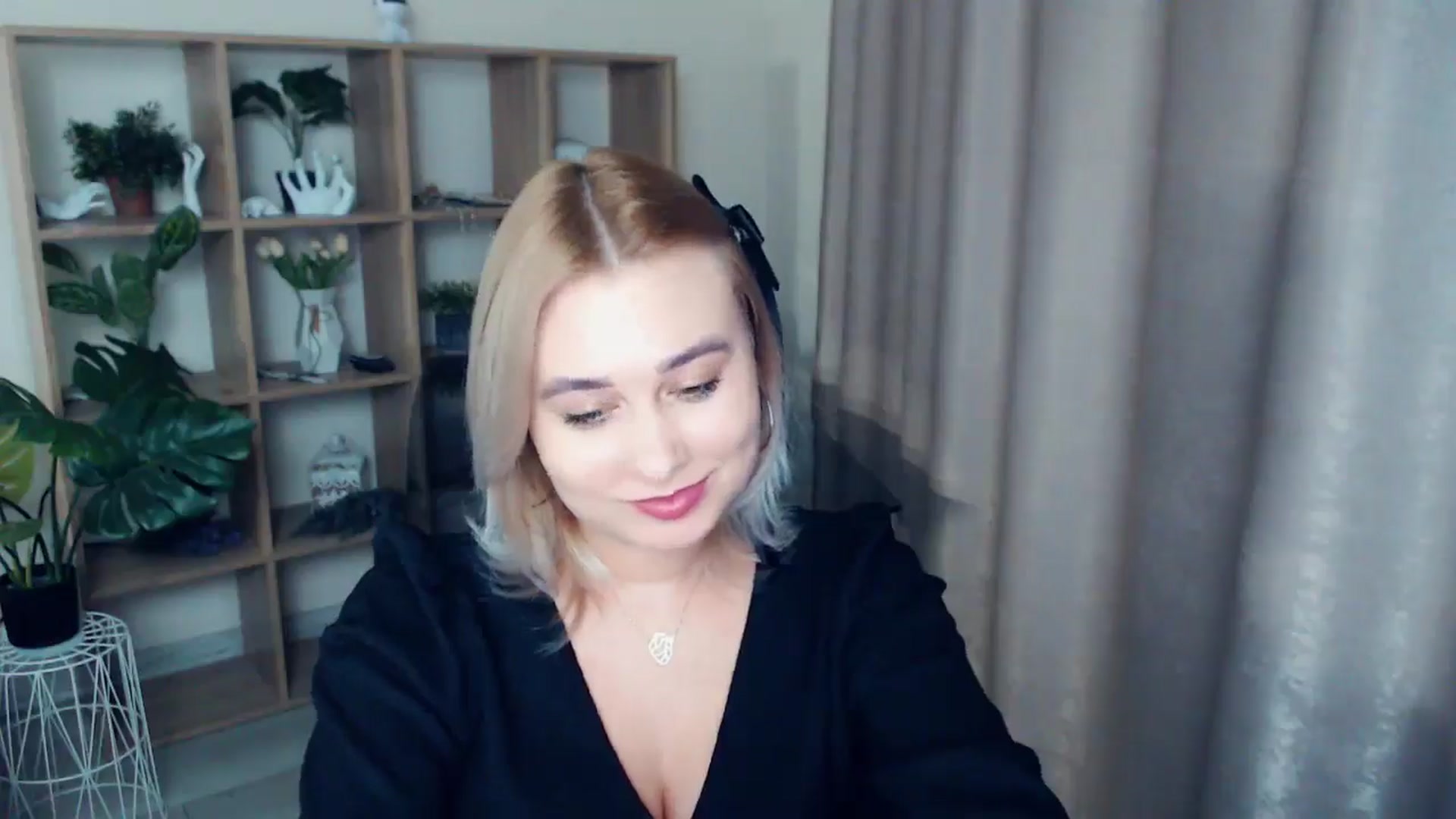 Gallery image thumbnail from Kukla_kolduna's myfreecams stream on, 12/26/2024, 17:44 image 15 of 20