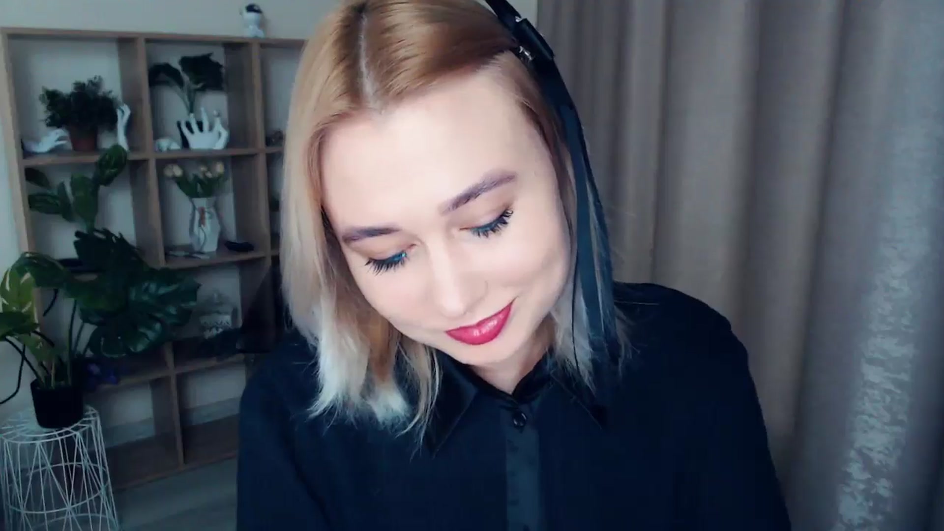 Gallery image thumbnail from Kukla_kolduna's myfreecams stream on, 12/27/2024, 16:23 image 7 of 20