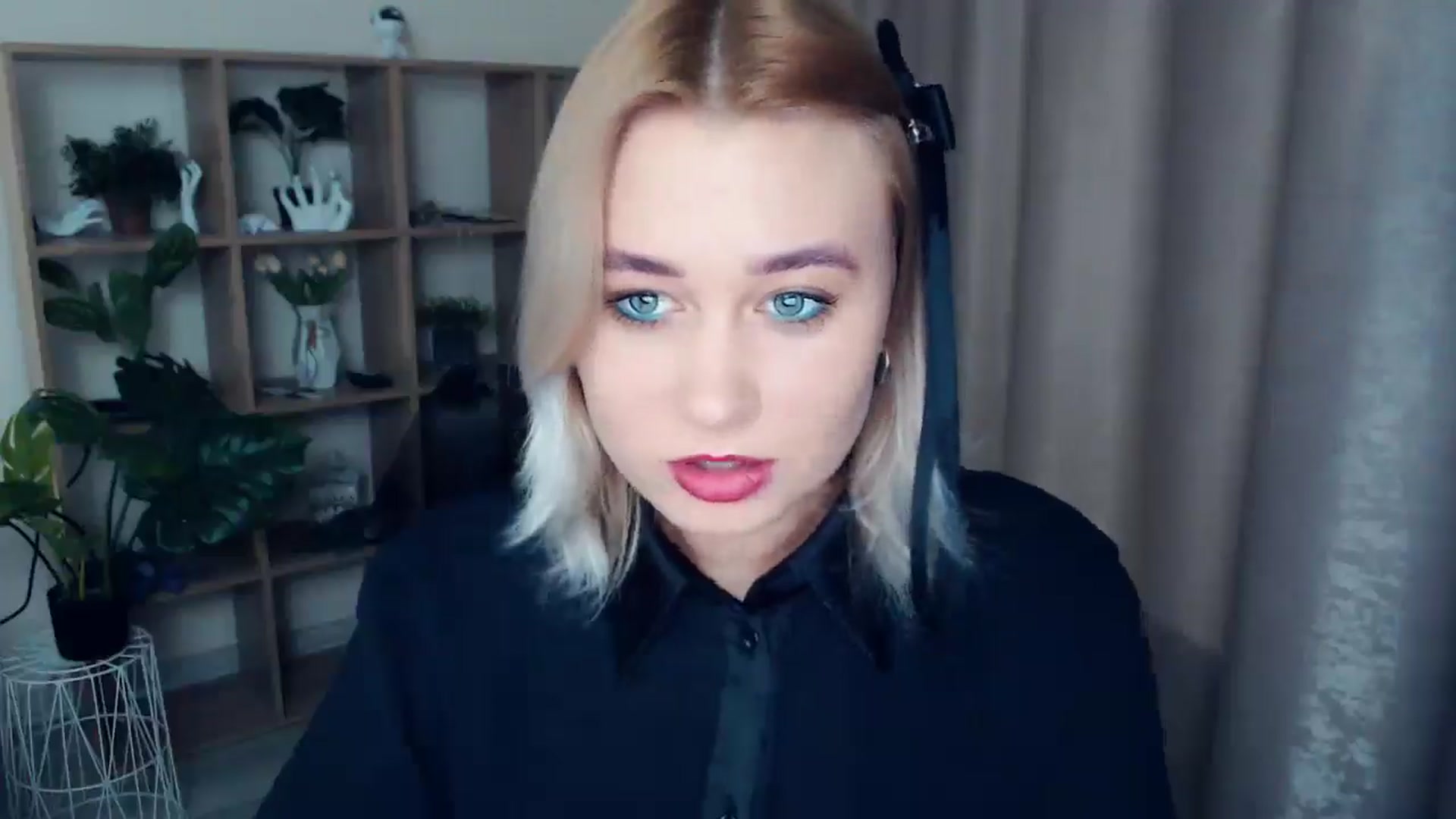 Gallery image thumbnail from Kukla_kolduna's myfreecams stream on, 12/27/2024, 16:23 image 5 of 20