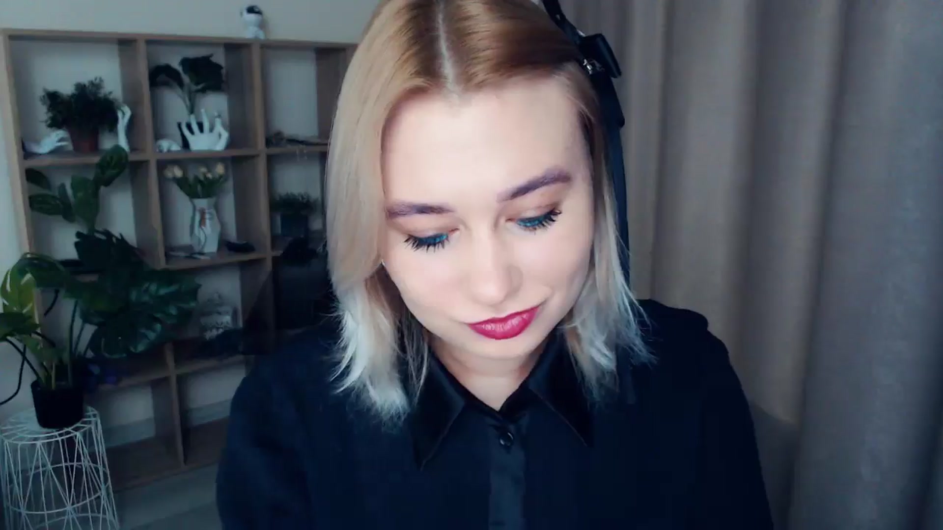 Gallery image thumbnail from Kukla_kolduna's myfreecams stream on, 12/27/2024, 16:23 image 2 of 20