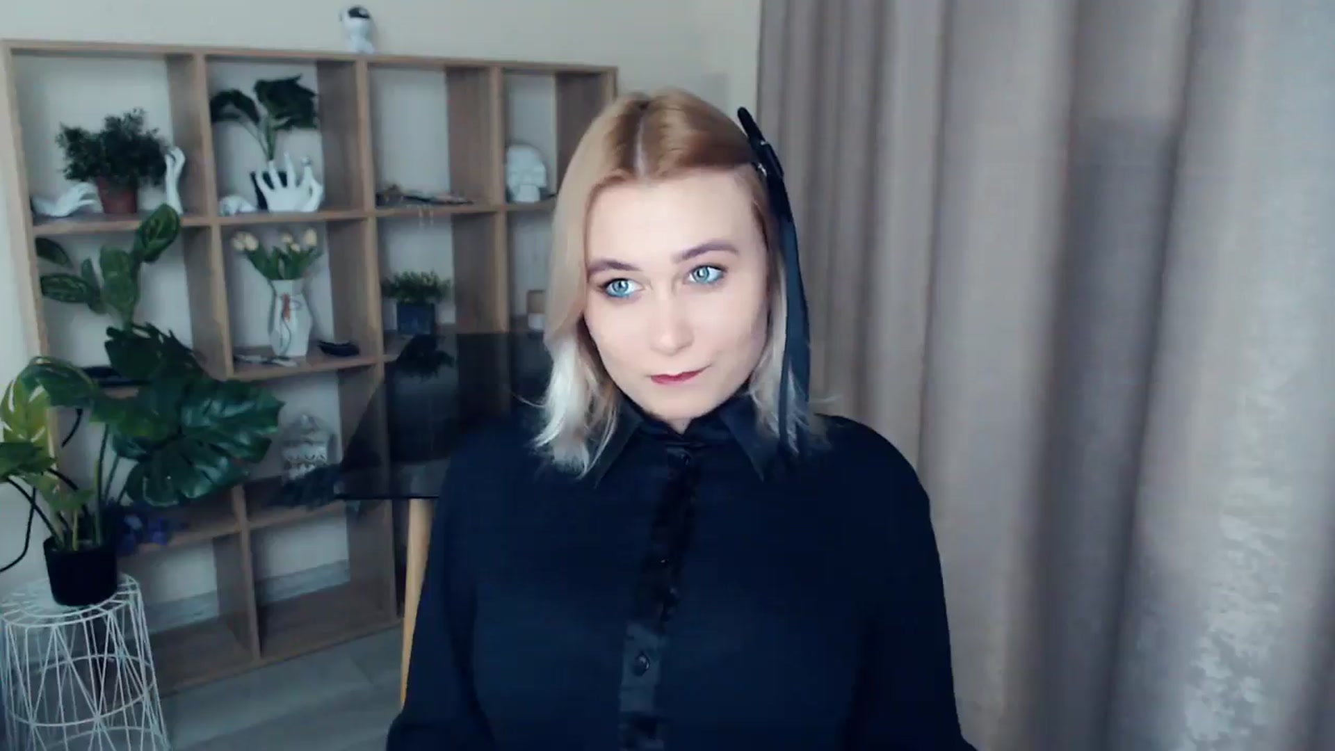 Gallery image thumbnail from Kukla_kolduna's myfreecams stream on, 12/27/2024, 16:23 image 4 of 20