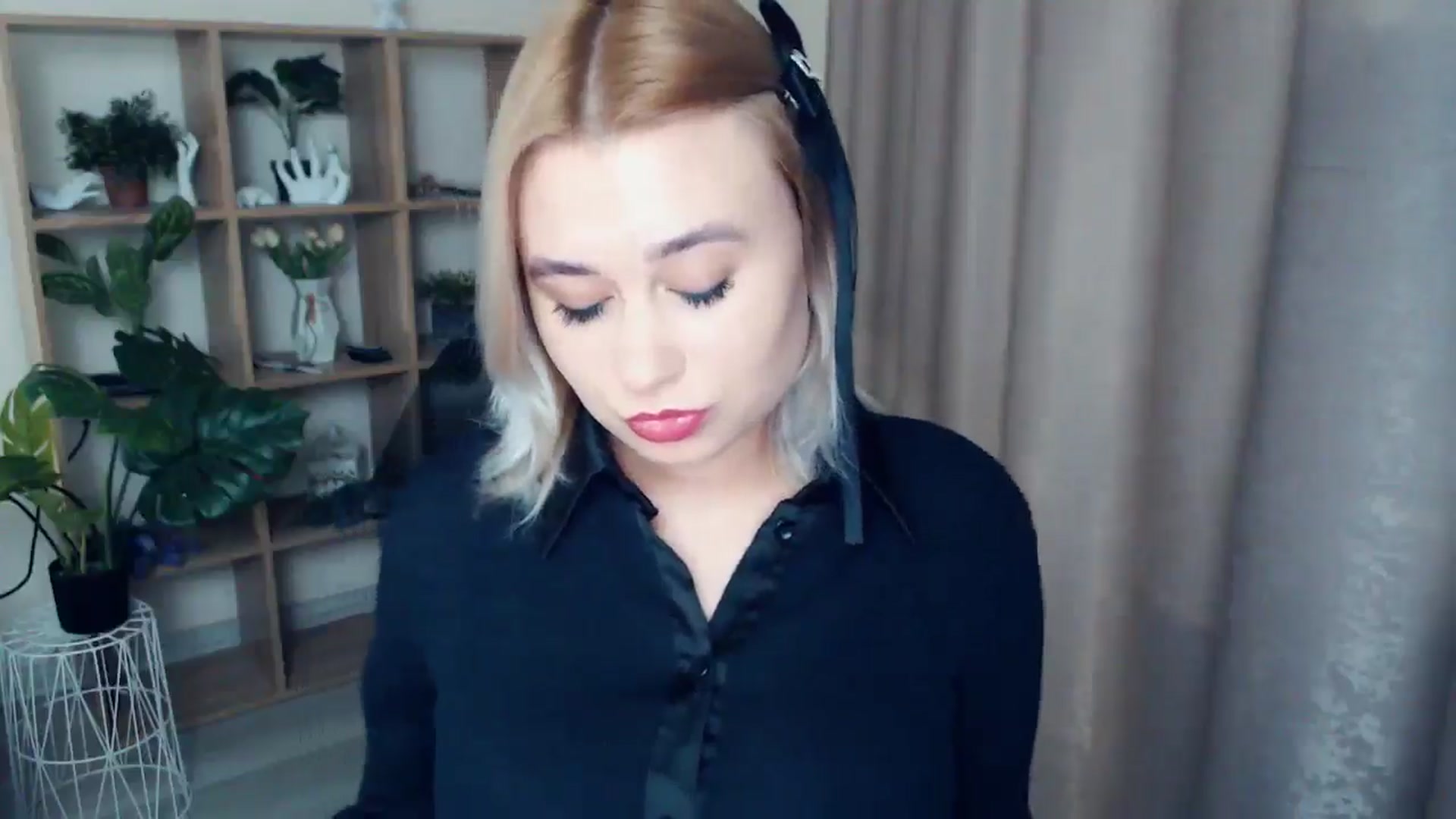 Gallery image thumbnail from Kukla_kolduna's myfreecams stream on, 12/27/2024, 16:23 image 14 of 20
