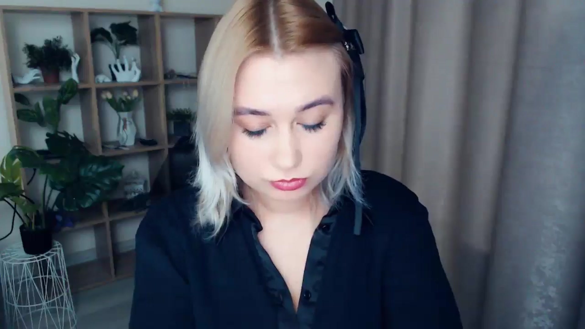 Gallery image thumbnail from Kukla_kolduna's myfreecams stream on, 12/27/2024, 16:23 image 15 of 20