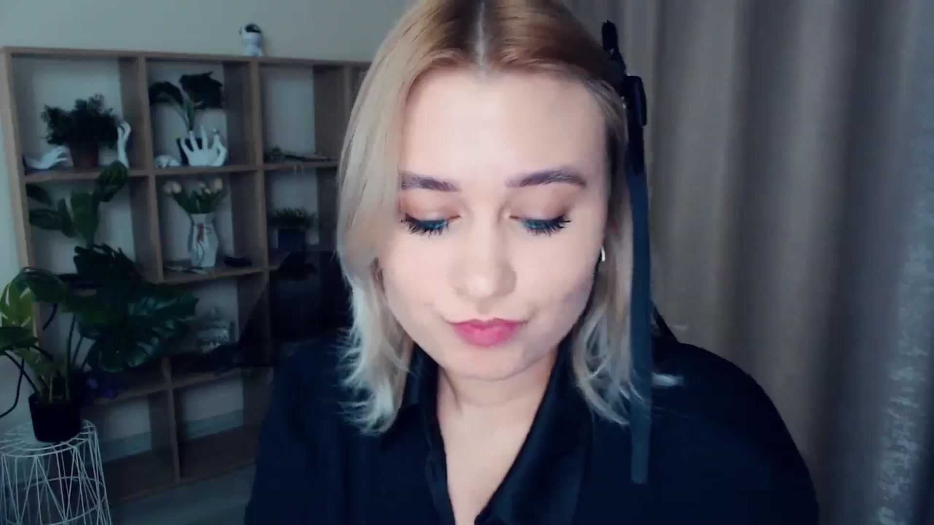 Gallery image thumbnail from Kukla_kolduna's myfreecams stream on, 12/27/2024, 16:23 image 20 of 20