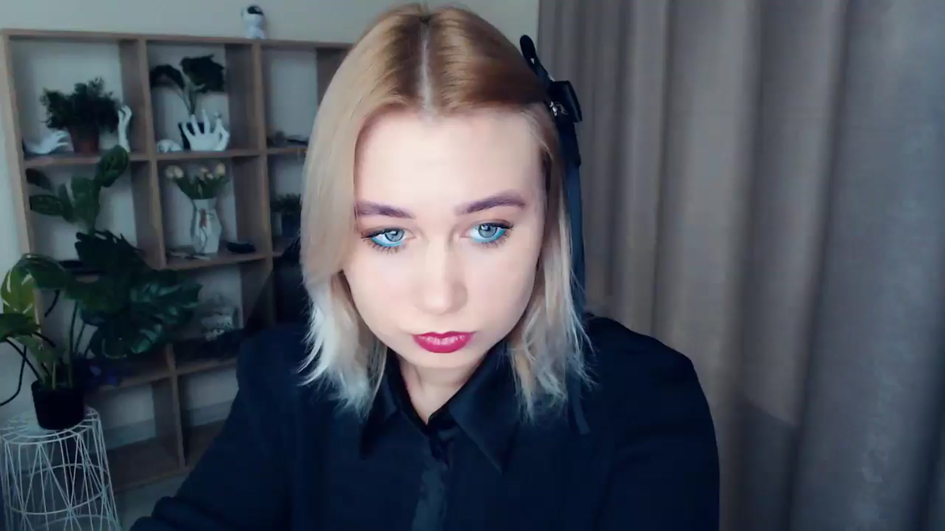 Gallery image thumbnail from Kukla_kolduna's myfreecams stream on, 12/27/2024, 16:23 image 1 of 20
