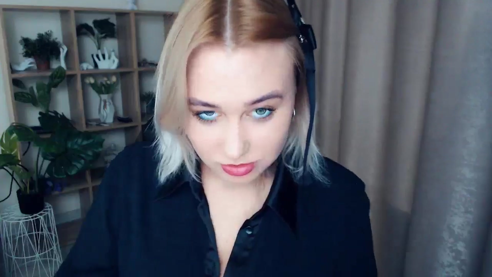 Gallery image thumbnail from Kukla_kolduna's myfreecams stream on, 12/27/2024, 16:23 image 17 of 20