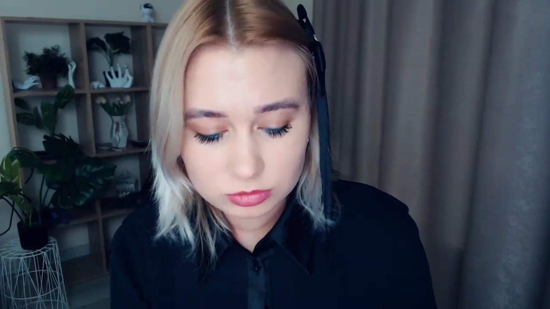Gallery image thumbnail from Kukla_kolduna's myfreecams stream on, 12/27/2024, 16:52 image 18 of 20