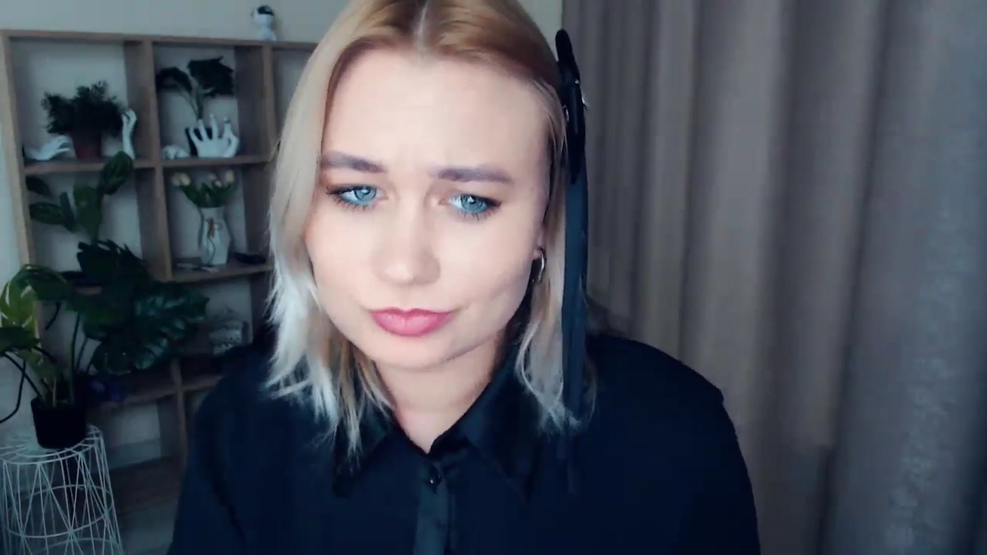 Gallery image thumbnail from Kukla_kolduna's myfreecams stream on, 12/27/2024, 16:52 image 17 of 20