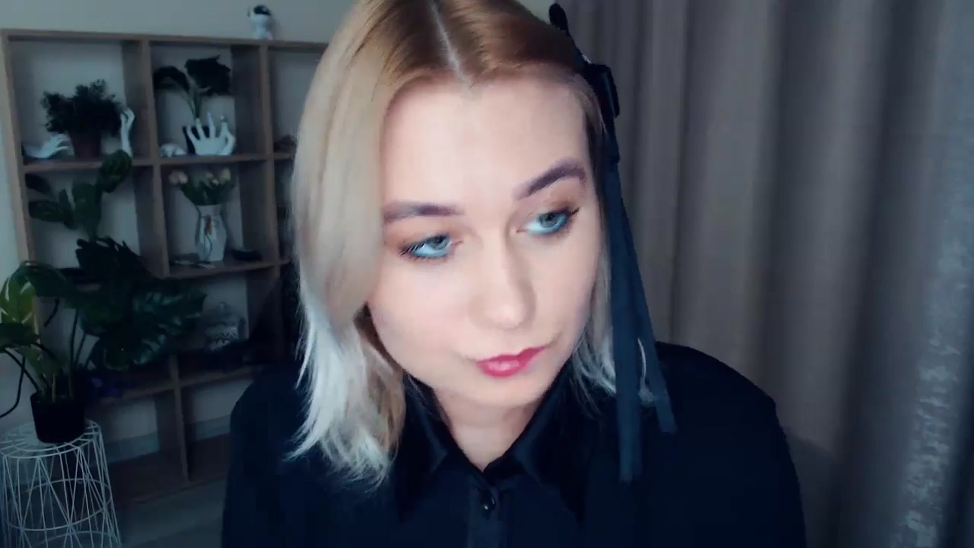 Gallery image thumbnail from Kukla_kolduna's myfreecams stream on, 12/27/2024, 16:52 image 6 of 20