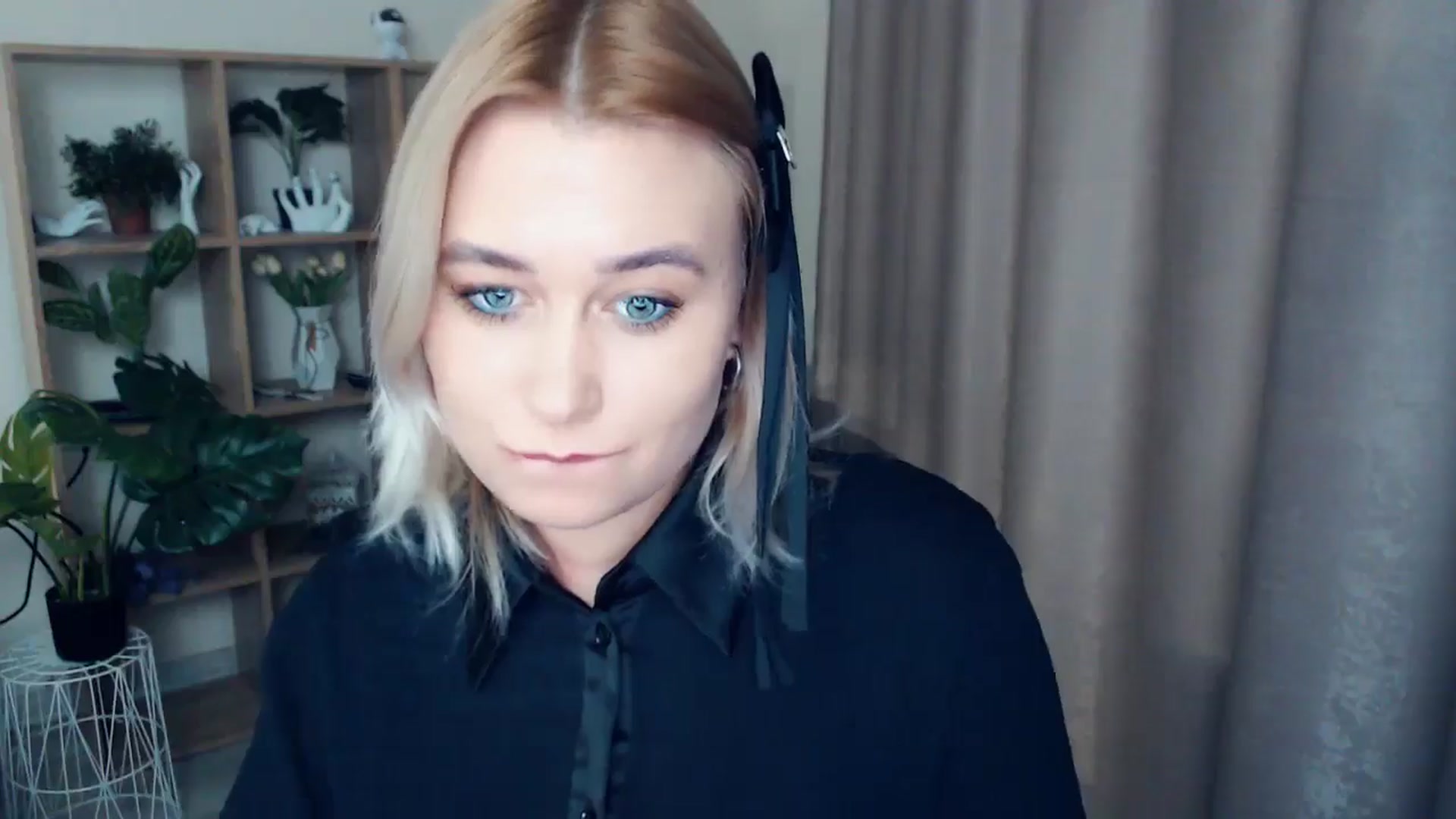 Gallery image thumbnail from Kukla_kolduna's myfreecams stream on, 12/27/2024, 16:52 image 14 of 20