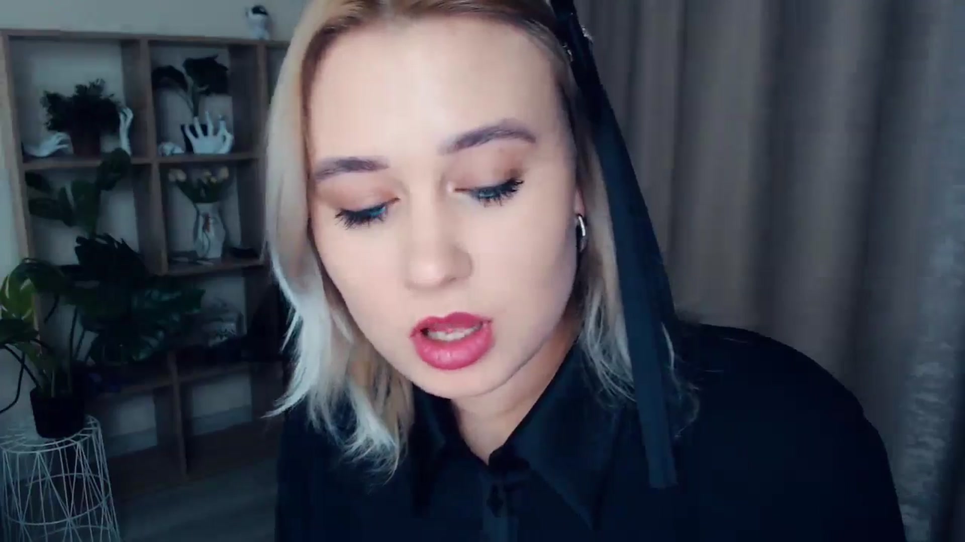 Gallery image thumbnail from Kukla_kolduna's myfreecams stream on, 12/27/2024, 16:52 image 7 of 20