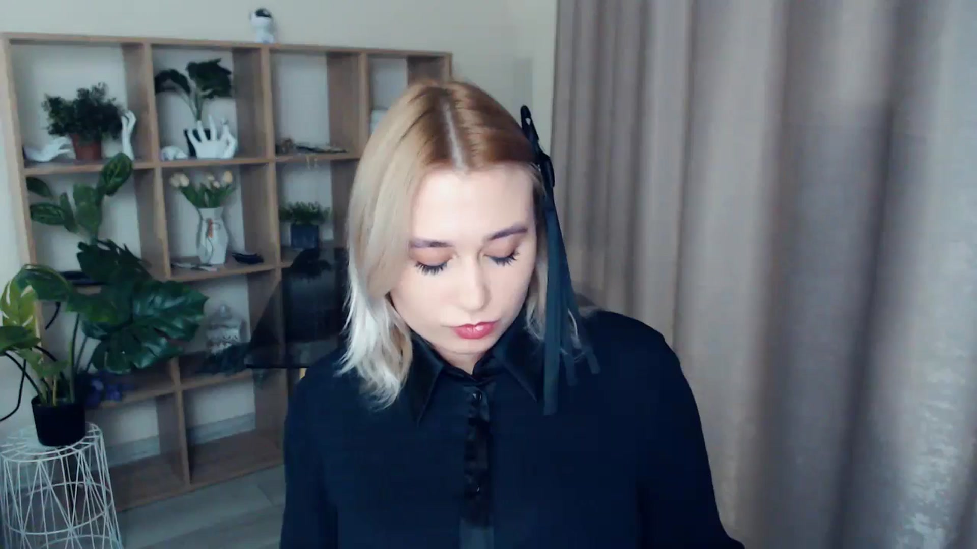 Gallery image thumbnail from Kukla_kolduna's myfreecams stream on, 12/27/2024, 16:52 image 5 of 20