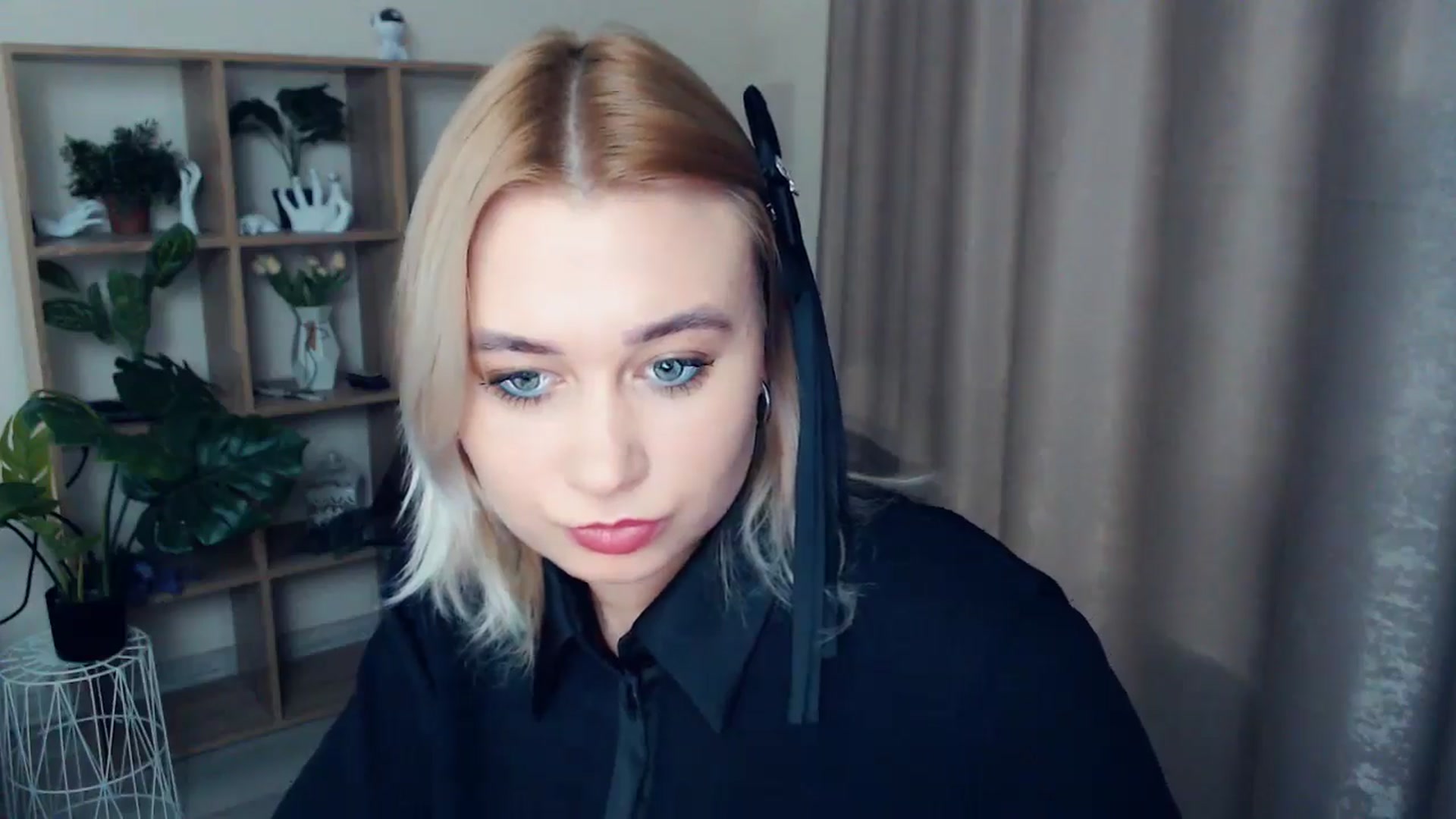 Gallery image thumbnail from Kukla_kolduna's myfreecams stream on, 12/27/2024, 16:52 image 10 of 20