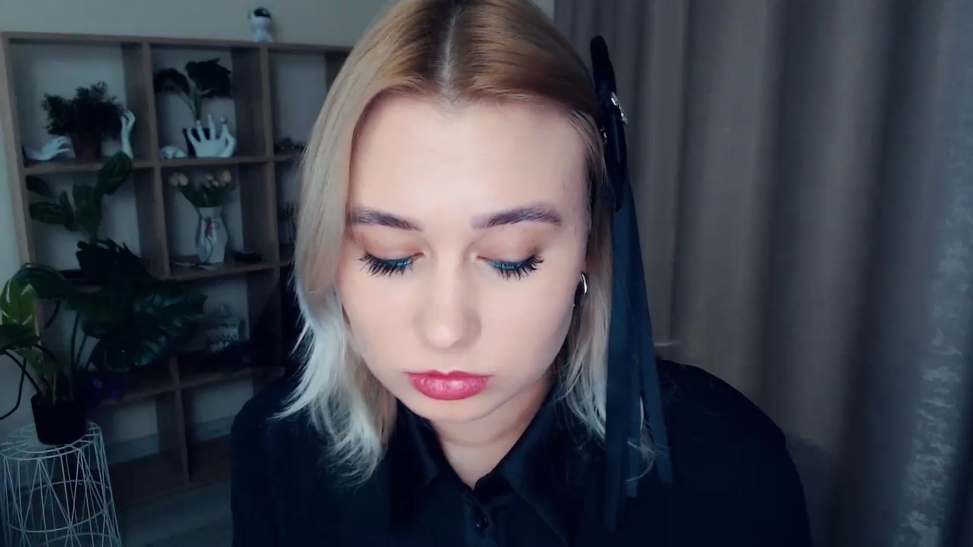 Gallery image thumbnail from Kukla_kolduna's myfreecams stream on, 12/27/2024, 16:52 image 3 of 20