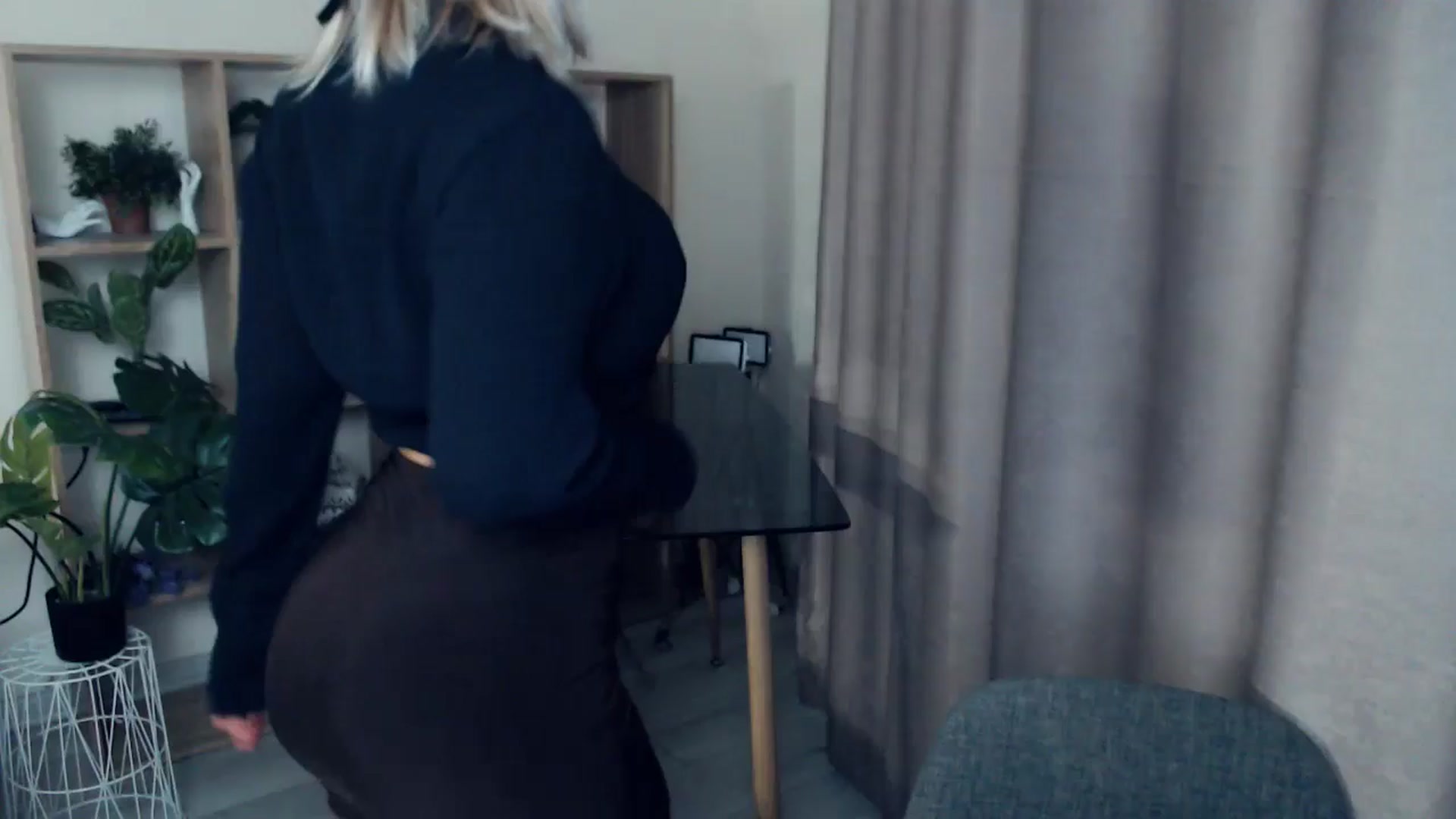 Gallery image thumbnail from Kukla_kolduna's myfreecams stream on, 12/27/2024, 16:52 image 12 of 20