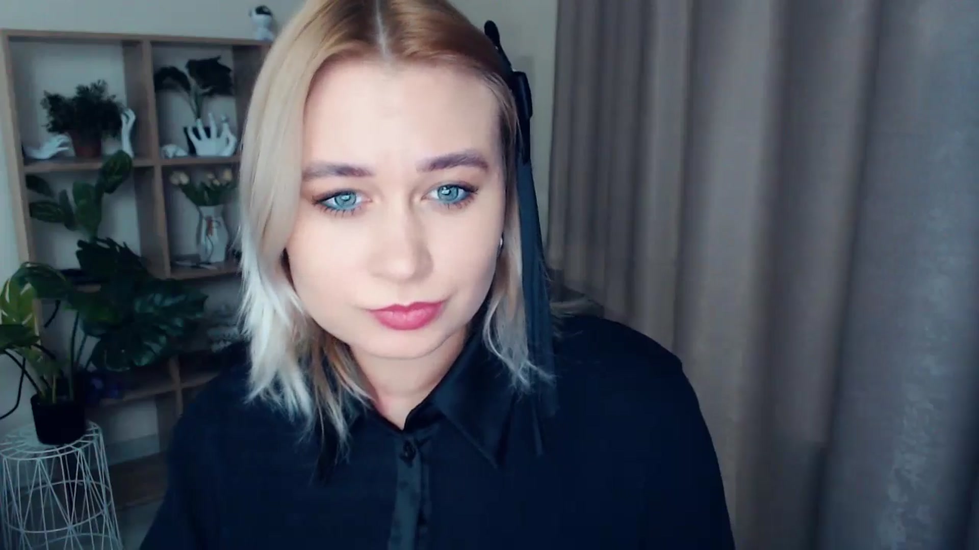 Gallery image thumbnail from Kukla_kolduna's myfreecams stream on, 12/27/2024, 16:52 image 15 of 20