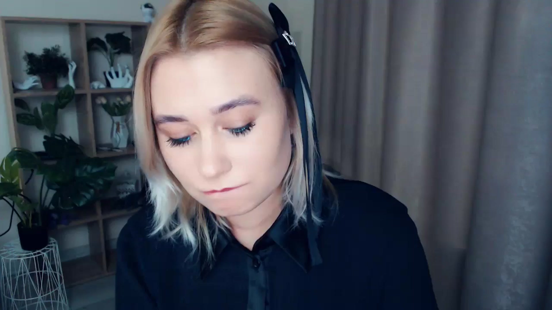 Gallery image thumbnail from Kukla_kolduna's myfreecams stream on, 12/27/2024, 16:52 image 20 of 20