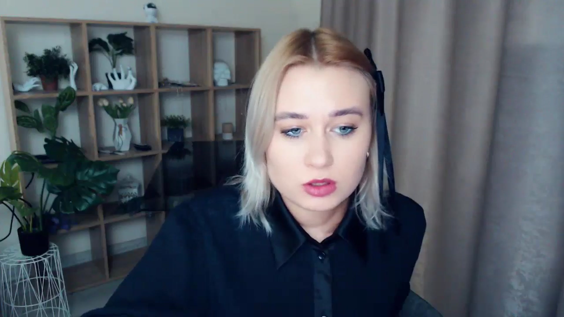 Gallery image thumbnail from Kukla_kolduna's myfreecams stream on, 12/27/2024, 19:09 image 4 of 20