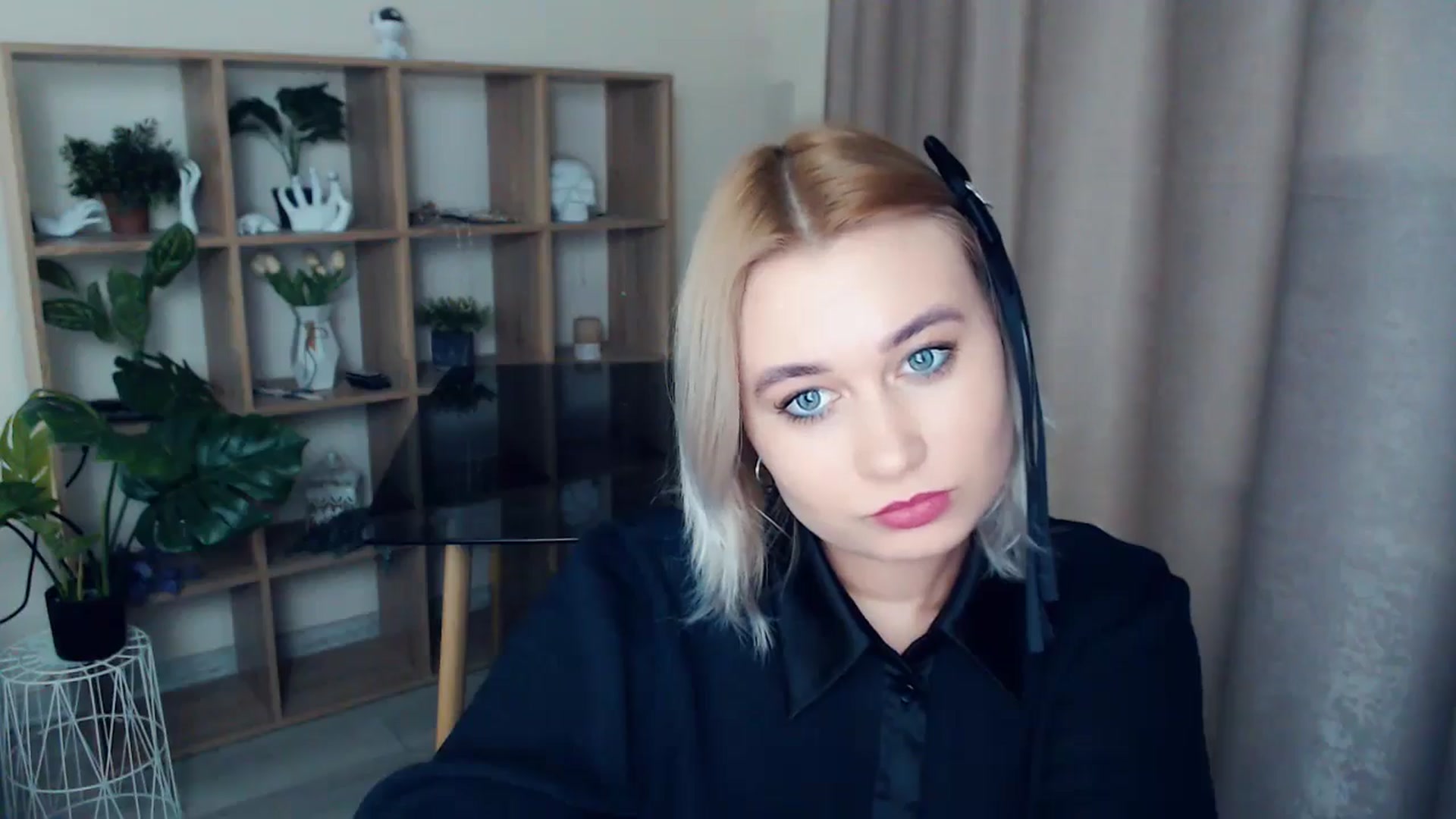 Gallery image thumbnail from Kukla_kolduna's myfreecams stream on, 12/27/2024, 19:09 image 8 of 20