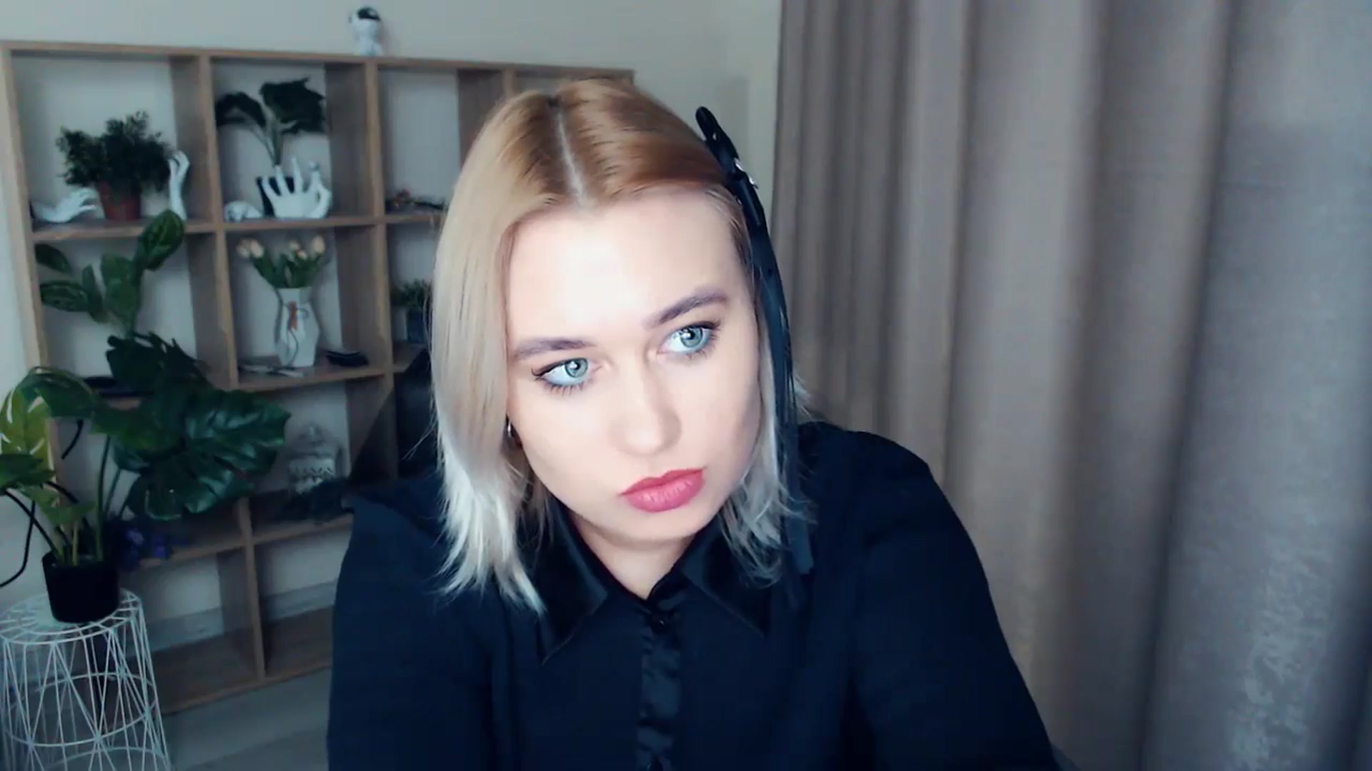 Gallery image thumbnail from Kukla_kolduna's myfreecams stream on, 12/27/2024, 19:09 image 17 of 20