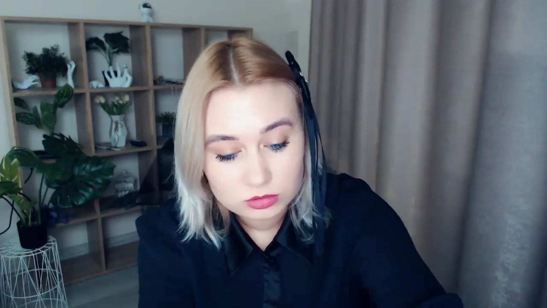 Gallery image thumbnail from Kukla_kolduna's myfreecams stream on, 12/27/2024, 19:09 image 20 of 20