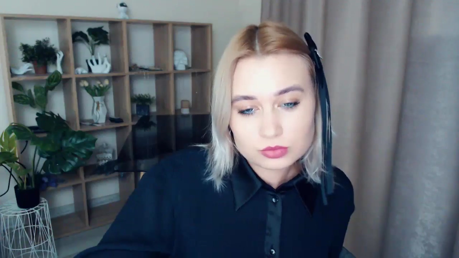 Gallery image thumbnail from Kukla_kolduna's myfreecams stream on, 12/27/2024, 19:09 image 12 of 20