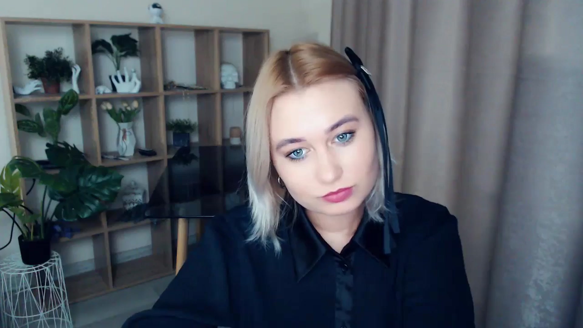 Gallery image thumbnail from Kukla_kolduna's myfreecams stream on, 12/27/2024, 19:09 image 7 of 20