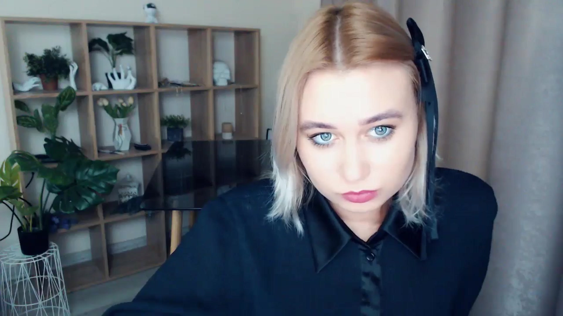 Gallery image thumbnail from Kukla_kolduna's myfreecams stream on, 12/27/2024, 19:09 image 5 of 20