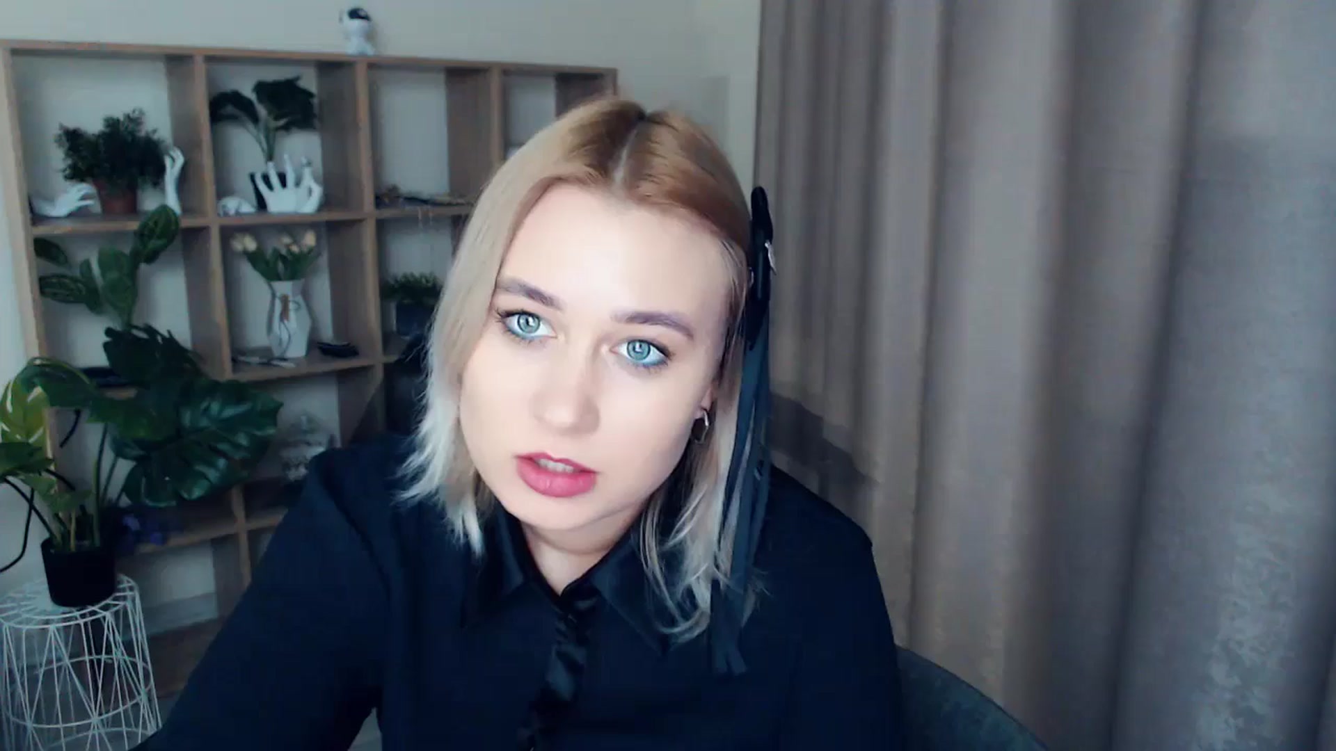 Gallery image thumbnail from Kukla_kolduna's myfreecams stream on, 12/27/2024, 19:09 image 19 of 20