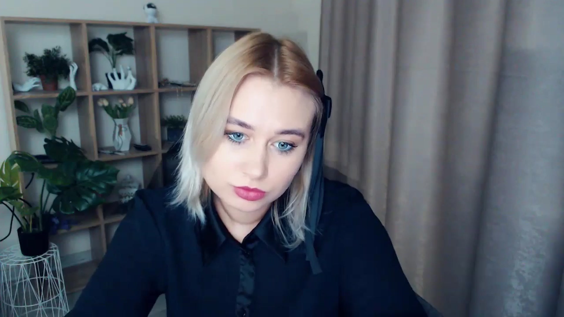 Gallery image thumbnail from Kukla_kolduna's myfreecams stream on, 12/27/2024, 19:09 image 18 of 20