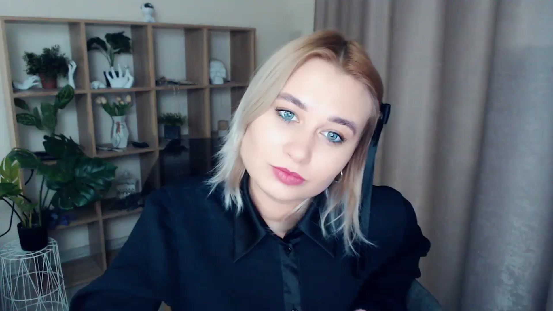 Gallery image thumbnail from Kukla_kolduna's myfreecams stream on, 12/27/2024, 19:09 image 1 of 20