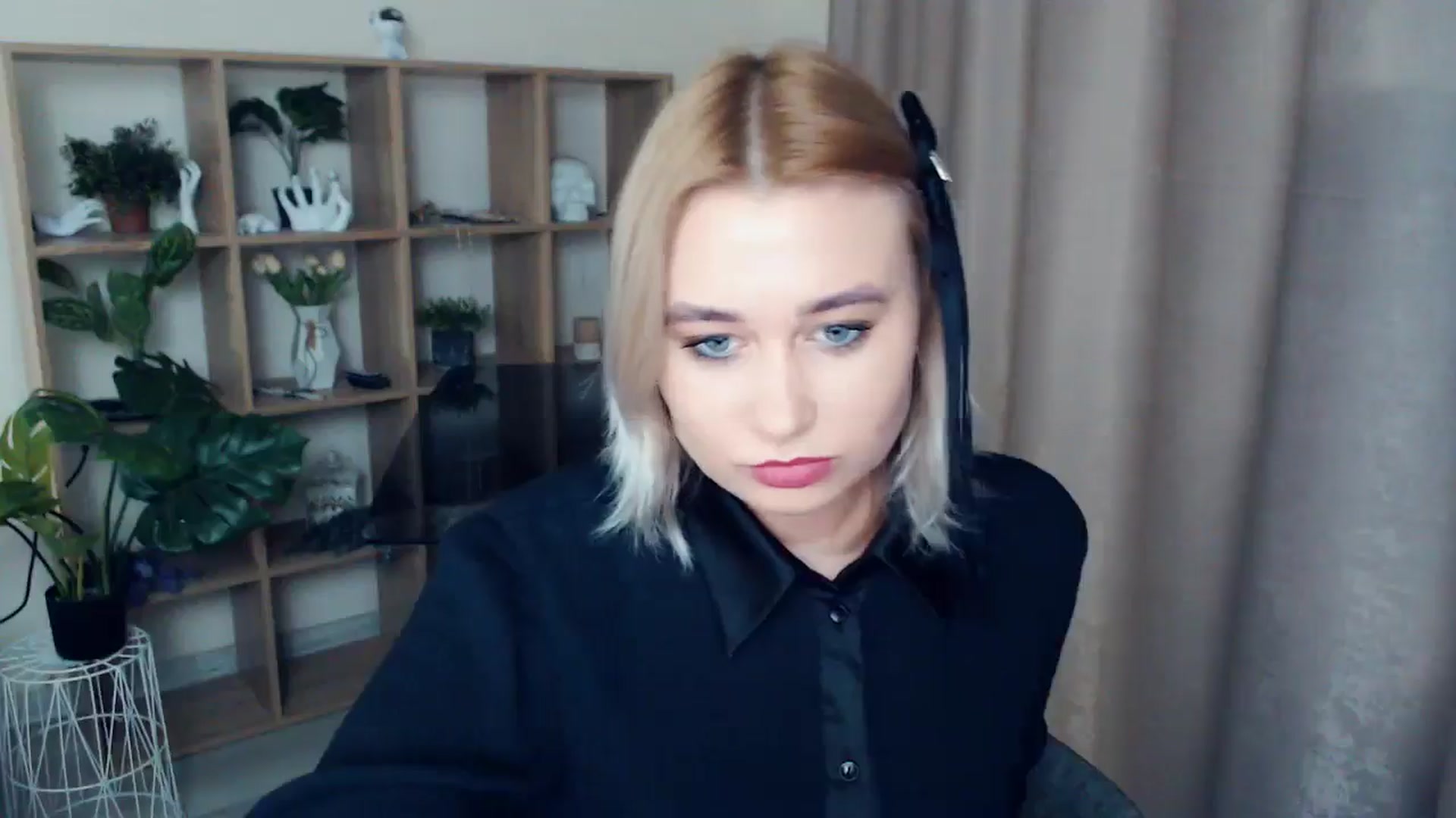 Gallery image thumbnail from Kukla_kolduna's myfreecams stream on, 12/27/2024, 19:09 image 3 of 20