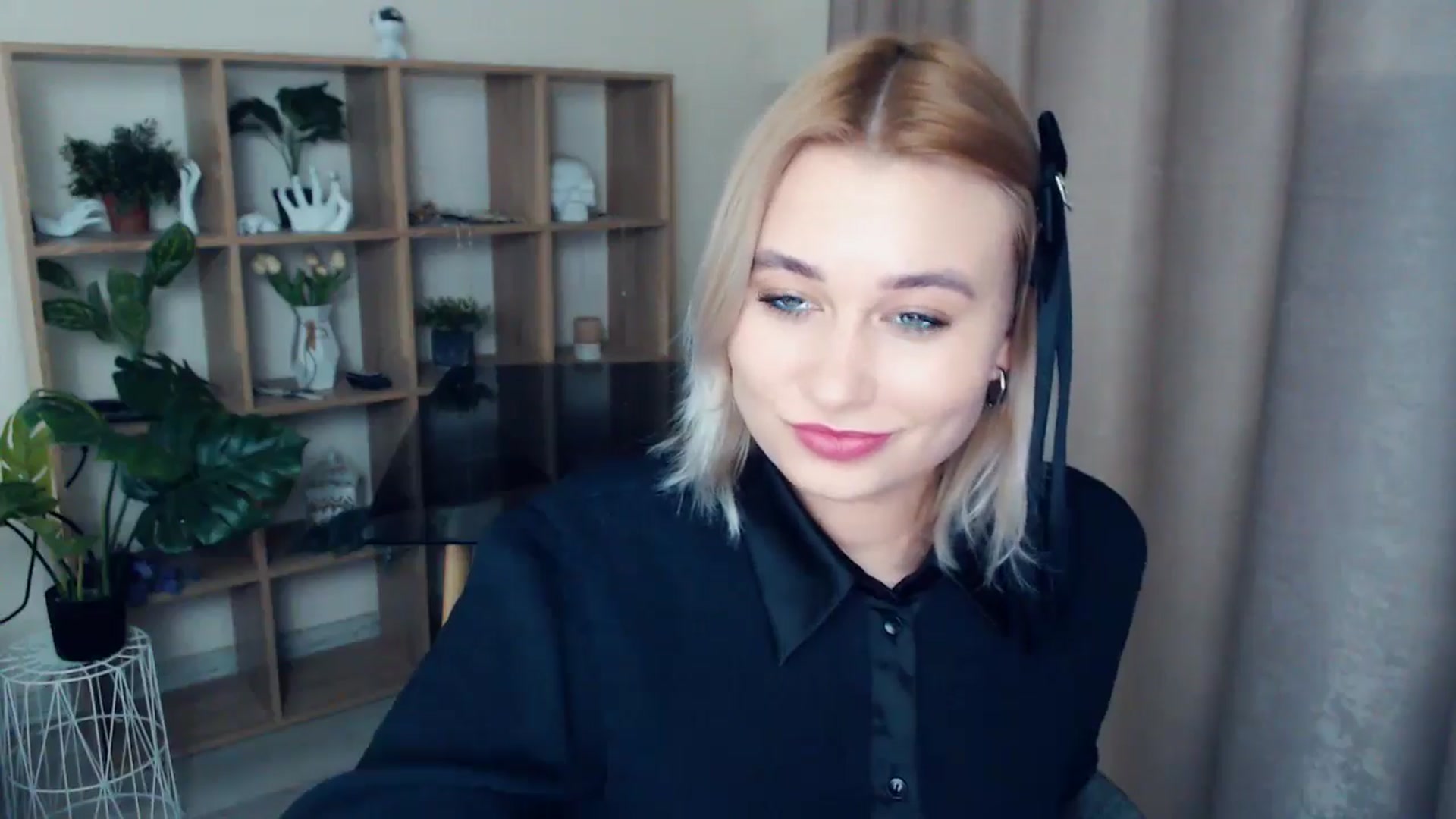 Gallery image thumbnail from Kukla_kolduna's myfreecams stream on, 12/27/2024, 19:09 image 2 of 20