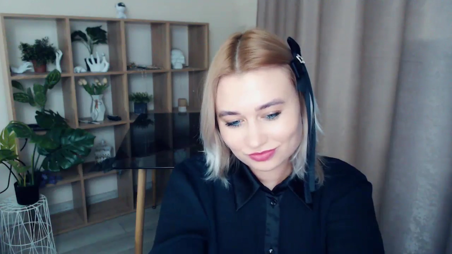 Gallery image thumbnail from Kukla_kolduna's myfreecams stream on, 12/27/2024, 19:09 image 13 of 20