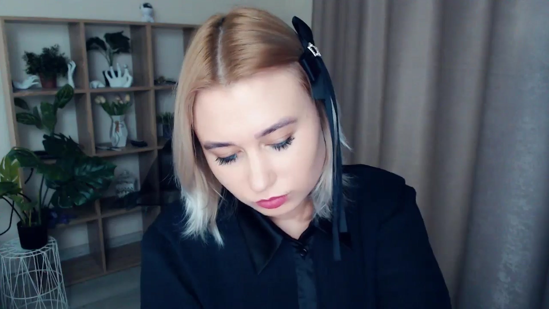 Gallery image thumbnail from Kukla_kolduna's myfreecams stream on, 12/27/2024, 19:09 image 6 of 20