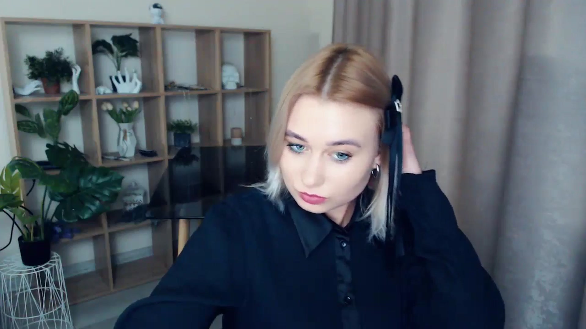 Gallery image thumbnail from Kukla_kolduna's myfreecams stream on, 12/27/2024, 19:09 image 11 of 20