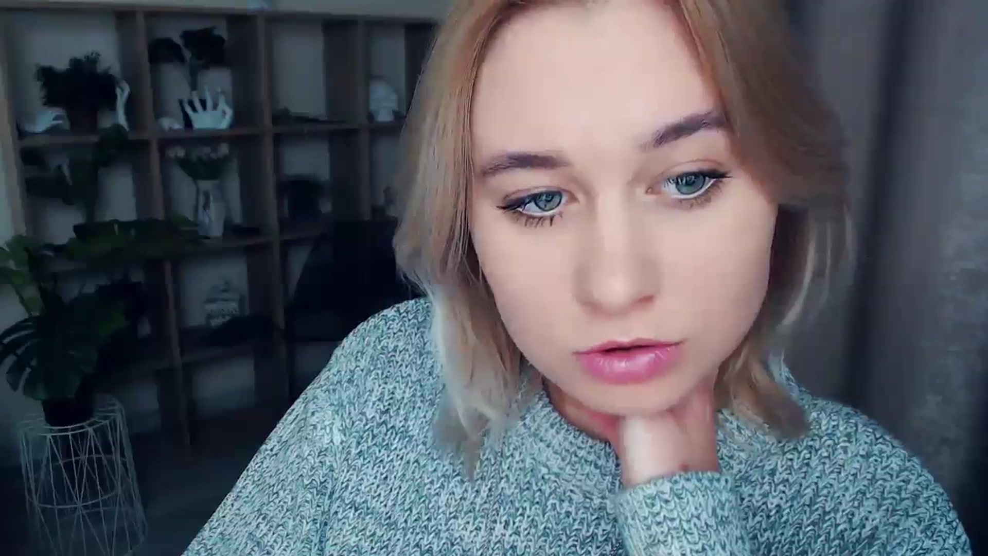 Gallery image thumbnail from Kukla_kolduna's myfreecams stream on, 12/28/2024, 15:40 image 14 of 20
