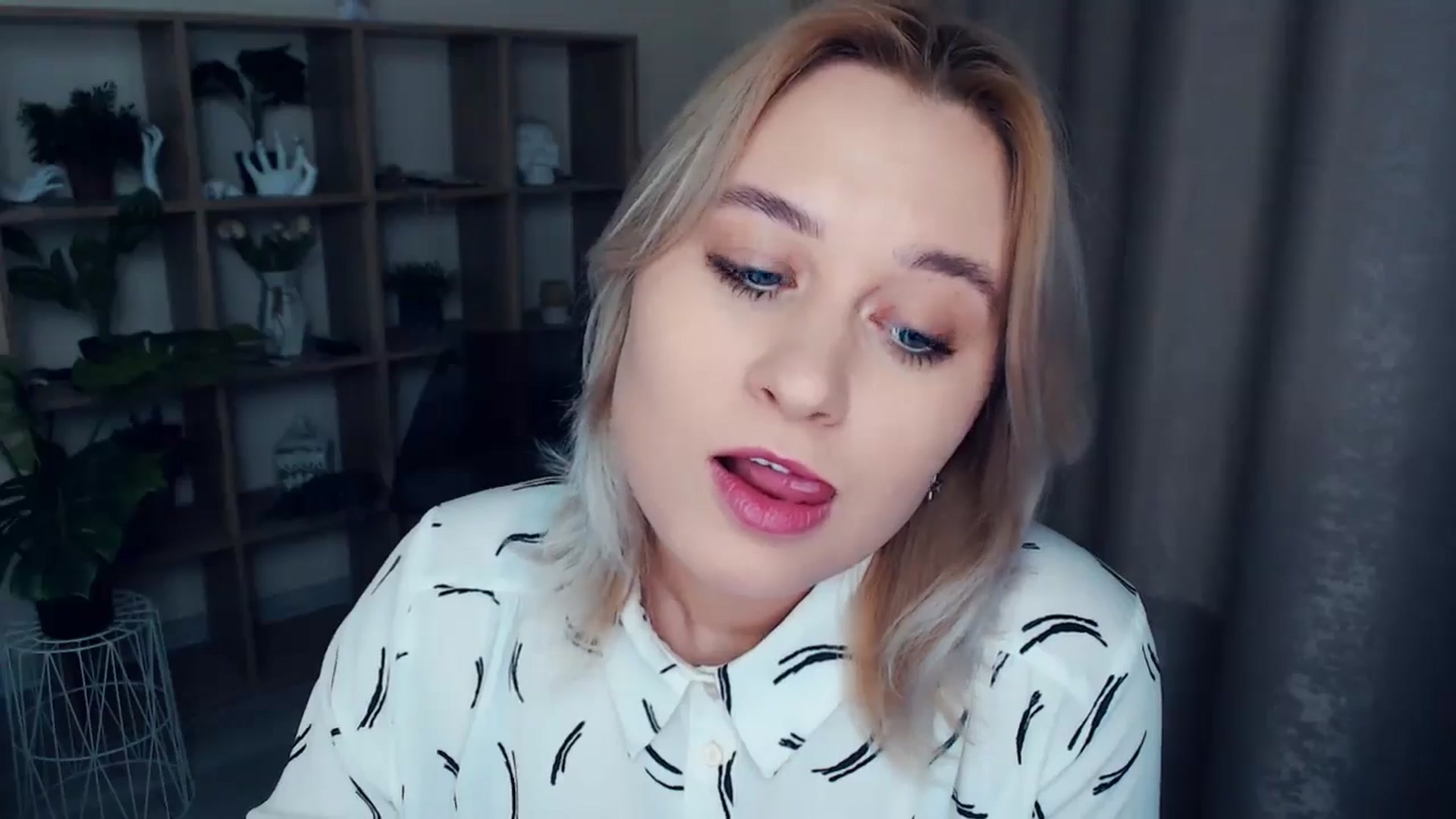 Gallery image thumbnail from Kukla_kolduna's myfreecams stream on, 12/29/2024, 15:50 image 12 of 20