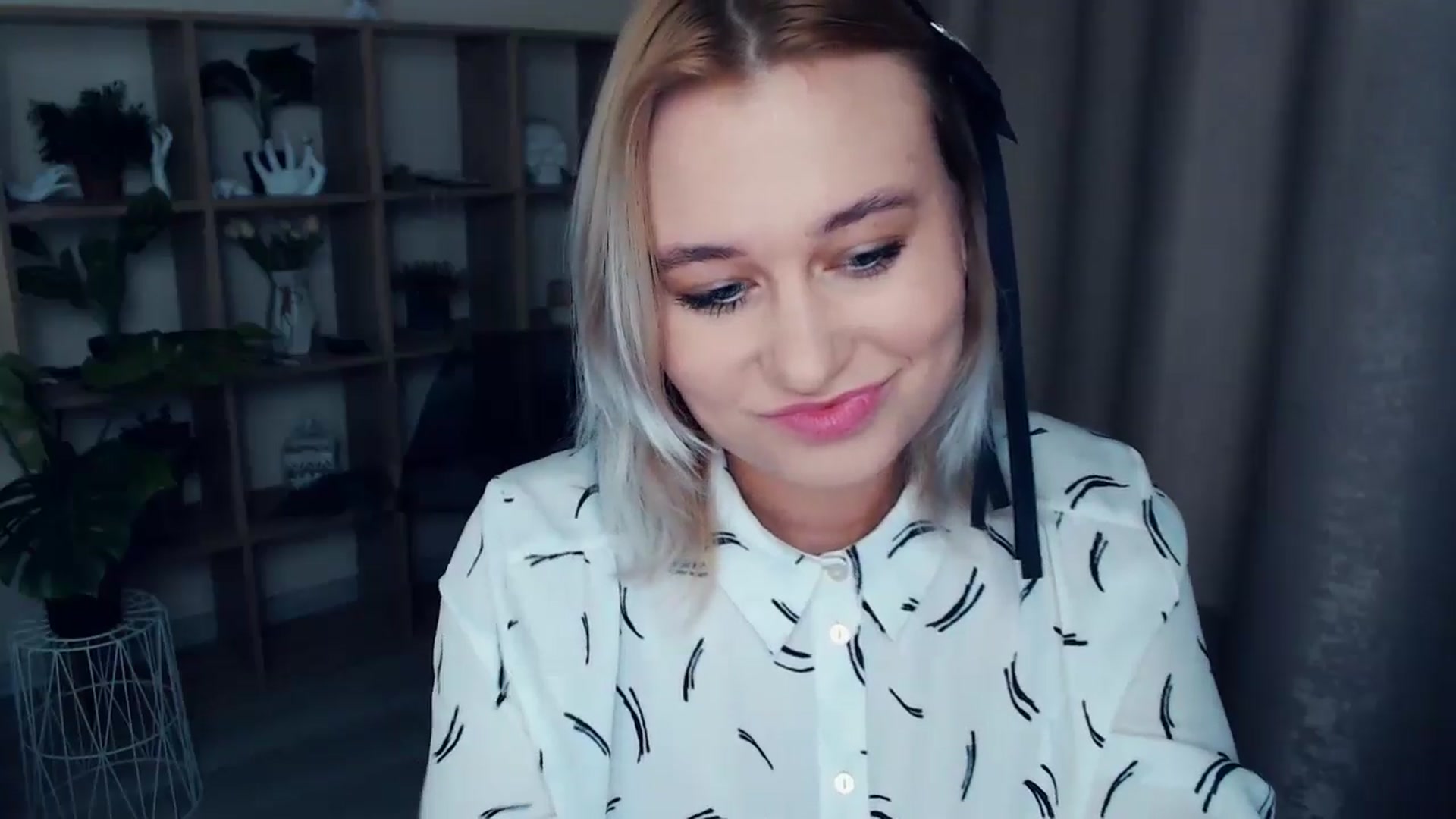 Gallery image thumbnail from Kukla_kolduna's myfreecams stream on, 12/29/2024, 15:50 image 3 of 20