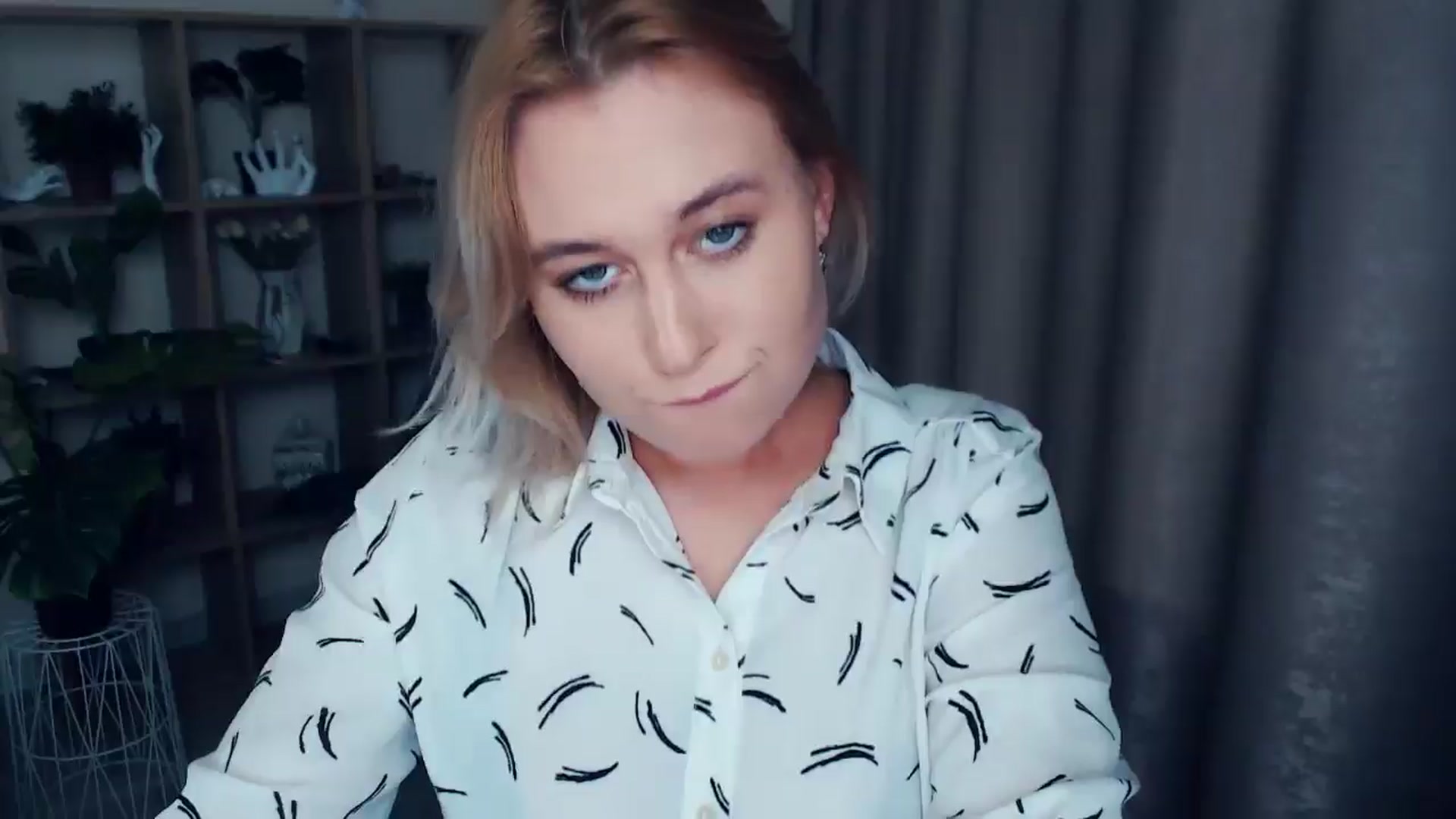 Gallery image thumbnail from Kukla_kolduna's myfreecams stream on, 12/29/2024, 17:21 image 6 of 20