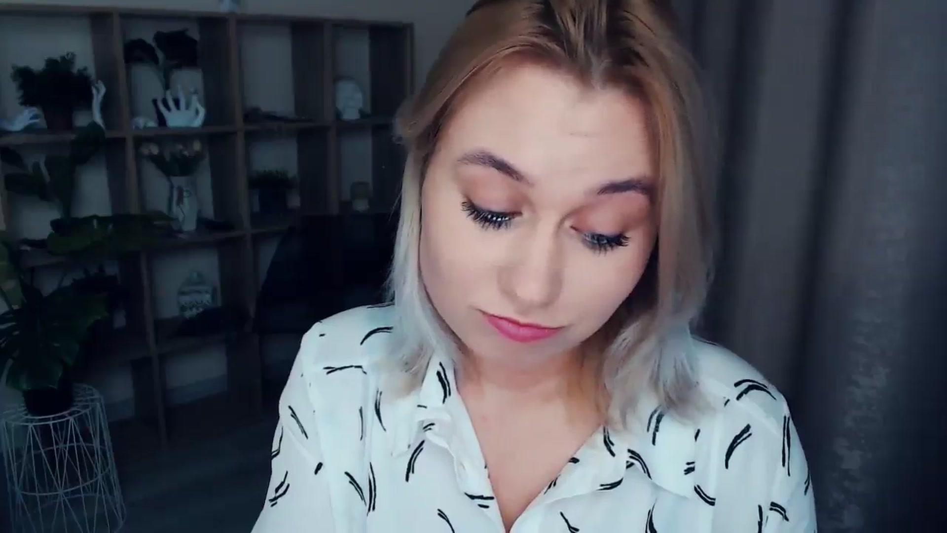 Gallery image thumbnail from Kukla_kolduna's myfreecams stream on, 12/29/2024, 17:21 image 3 of 20