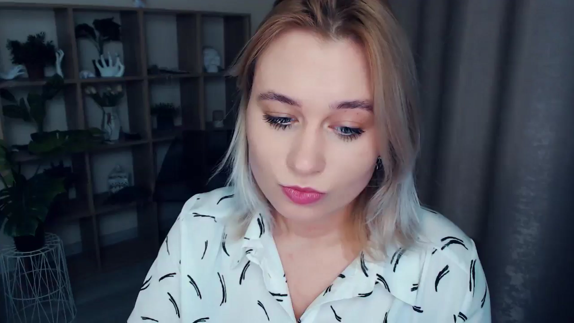 Gallery image thumbnail from Kukla_kolduna's myfreecams stream on, 12/29/2024, 17:21 image 2 of 20