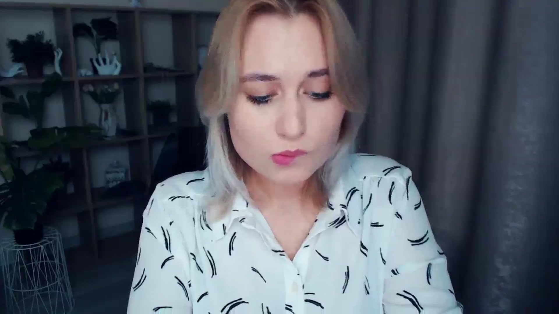 Gallery image thumbnail from Kukla_kolduna's myfreecams stream on, 12/29/2024, 17:21 image 4 of 20