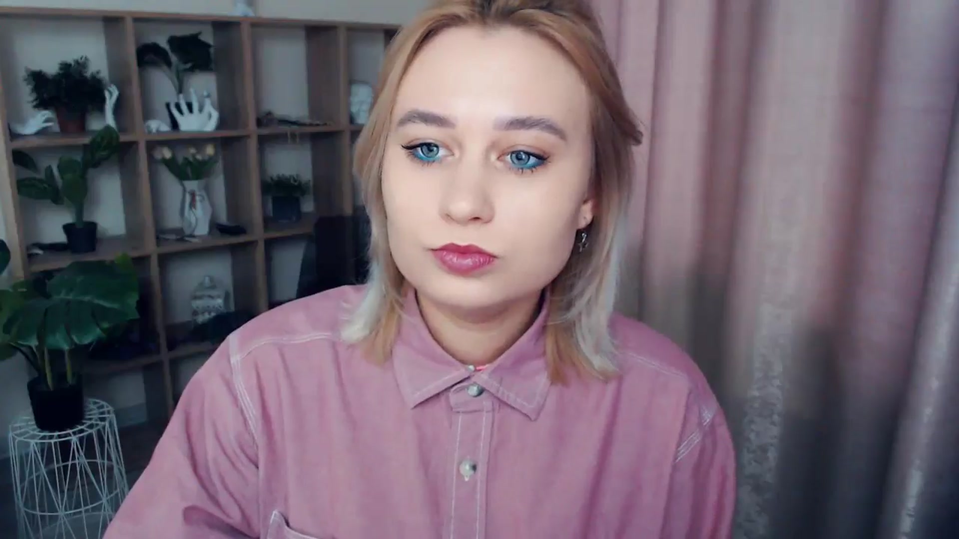Gallery image thumbnail from Kukla_kolduna's myfreecams stream on, 01/03/2025, 13:56 image 6 of 20