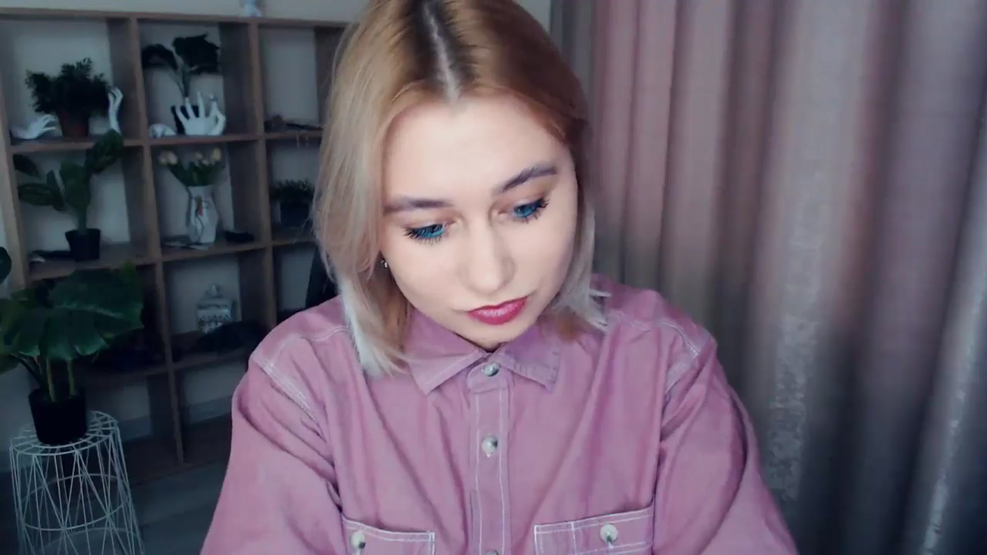 Gallery image thumbnail from Kukla_kolduna's myfreecams stream on, 01/03/2025, 13:56 image 2 of 20