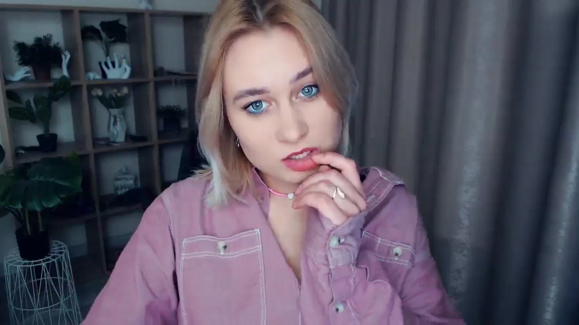 Gallery image thumbnail from Kukla_kolduna's myfreecams stream on, 01/03/2025, 15:32 image 15 of 20
